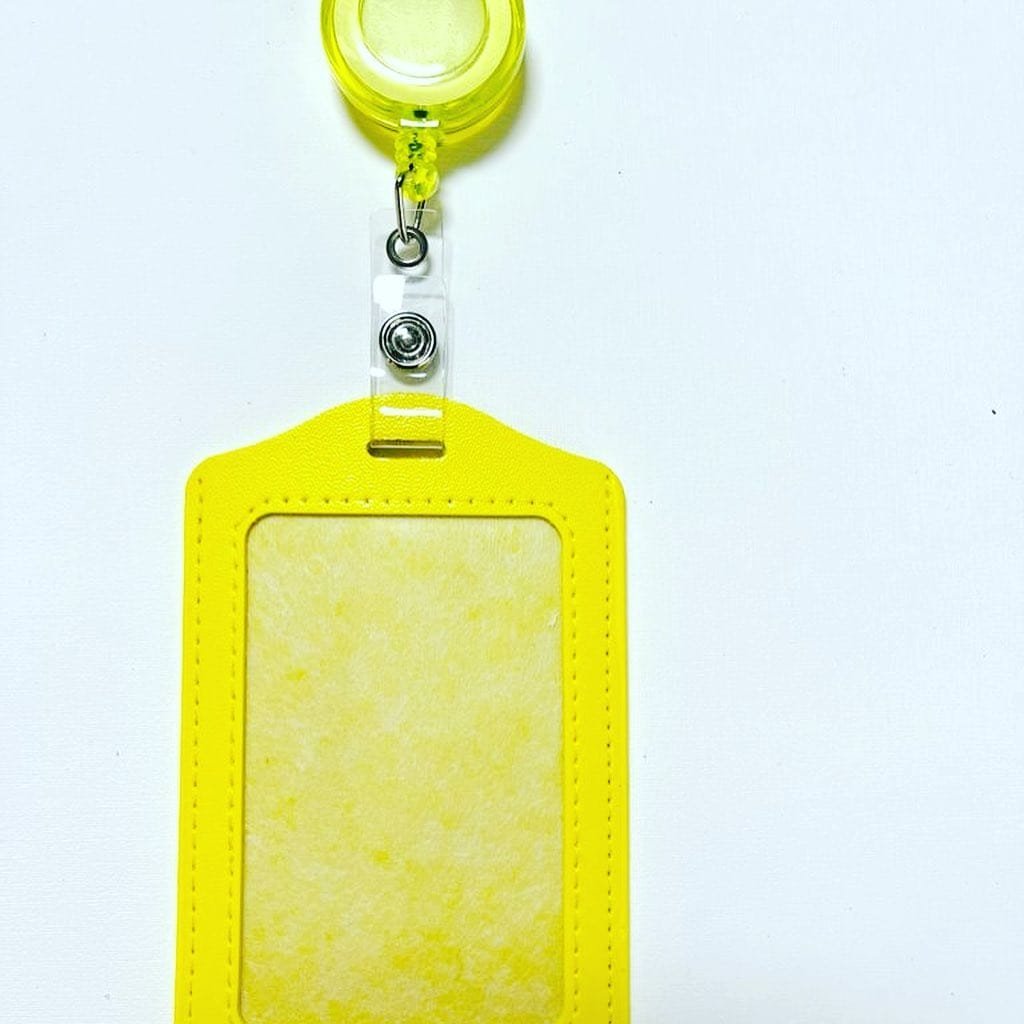 PORTA IDENTIFICACION CON PRENDEDOR RETRACTIL VERTICAL - HORIZONTAL